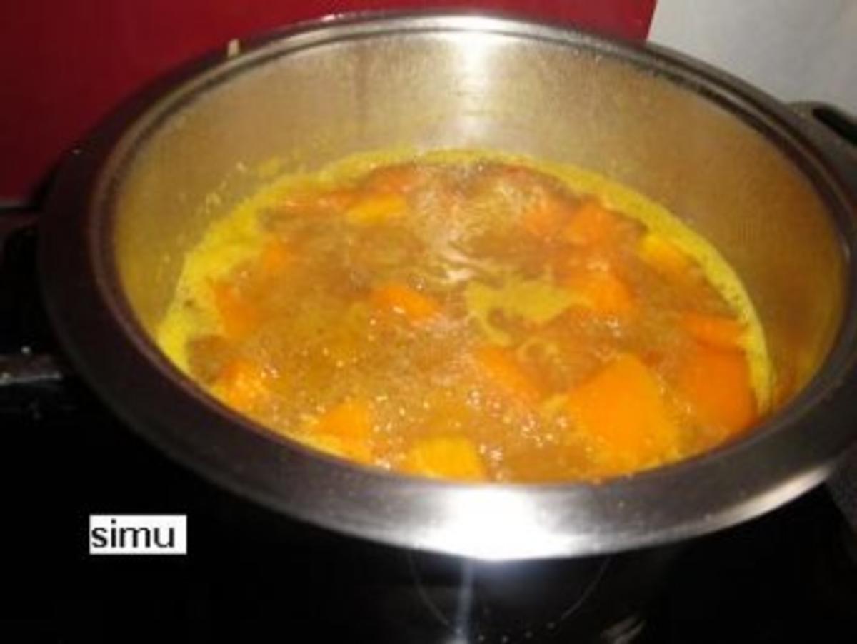Kürbis-Currysuppe mit Huhn, Champignons und Datteln - Rezept - Bild Nr. 3