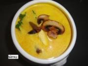Kürbis-Currysuppe mit Huhn, Champignons und Datteln - Rezept