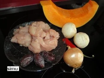 Kürbis-Currysuppe mit Huhn, Champignons und Datteln - Rezept - Bild Nr. 2