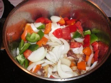 Thymian-Hähnchenkeulen mit Paprikagemüse - Rezept - Bild Nr. 4