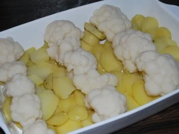 Rezept: Bolognese-Blumenkohl-Kartoffel-Auflauf Bild Nr. 2 Bolognese-Blumenkohl-Kartoffel-Auflauf - Rezept - Bild Nr. 2