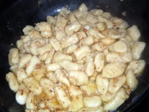 Tomaten-Orangen-Sahne-Sauce mit Walnüssen und Gnocchi - Rezept - Bild Nr. 6