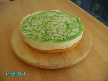 Rezept: Mai-Torte mit Waldmeister Mai-Torte mit Waldmeister - Rezept