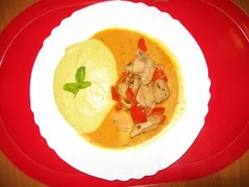 Rezept: Hähnchen-Gulasch mit Polenta Hähnchen-Gulasch mit Polenta - Rezept
