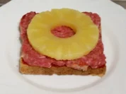 Zwischensnack: Hackfleisch-Toast ala Hawaii - Rezept
