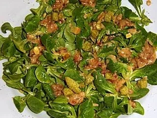 Feldsalat mit Speck - Sahne Sauce - Rezept