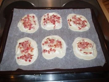 Rezept: Mini-Flammkuchen Bild Nr. 2 Mini-Flammkuchen - Rezept - Bild Nr. 2