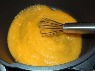 Khaki-Mousse mit Schokoladen-Whisky-Sauce - Rezept - Bild Nr. 4