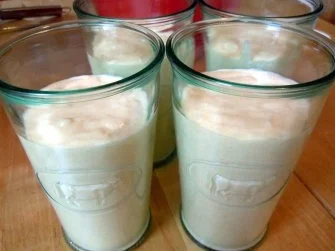 Khaki-Mousse mit Schokoladen-Whisky-Sauce - Rezept - Bild Nr. 6