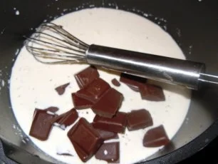 Khaki-Mousse mit Schokoladen-Whisky-Sauce - Rezept - Bild Nr. 7