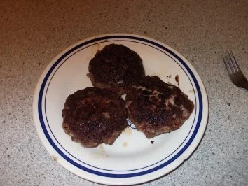 Rezept: Frikadellen mit Schafskäse gefüllt, dazu gabs Kartoffelgratin mit Schafskäse Frikadellen mit Schafskäse gefüllt, dazu gabs Kartoffelgratin mit Schafskäse - Rezept