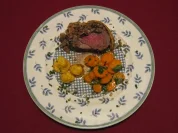 Rezept: Filet Wellington an Sauce Perigord, Herzoginkartoffeln und glasierten Mรถhrchen Filet Wellington an Sauce Perigord, Herzoginkartoffeln und glasierten Mรถhrchen - Rezept