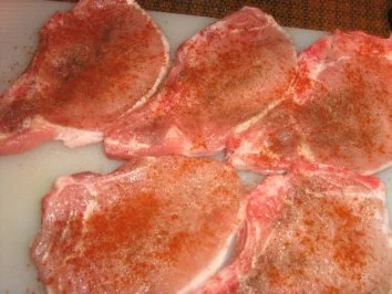 Rezept: Kotelett im Krustenmantel mit Zigeunersoße Bild Nr. 3 Kotelett im Krustenmantel mit Zigeunersoße - Rezept - Bild Nr. 3