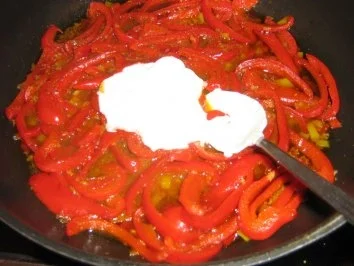 Rezept: Kotelett im Krustenmantel mit Zigeunersoße Bild Nr. 6 Kotelett im Krustenmantel mit Zigeunersoße - Rezept - Bild Nr. 6