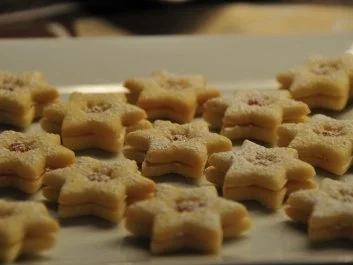 Rezept: Weihnachtsplätzchen - Marmeladeherzen und -sterne Bild Nr. 3 Weihnachtsplätzchen - Marmeladeherzen und -sterne - Rezept - Bild Nr. 3