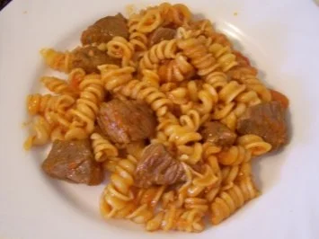 Rezept: Kochen: Scharfe tomatige Gulasch-Pfanne Kochen: Scharfe tomatige Gulasch-Pfanne - Rezept