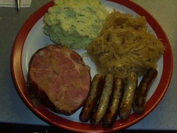 Rezept: Fleischgerichte: Kasseler-Nürnberger und Sauerkraut Fleischgerichte: Kasseler-Nürnberger und Sauerkraut - Rezept