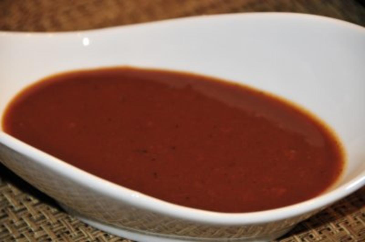 Bilder für Thymiansauce mit Fleischabschnitte wenn vorhanden und Wurzelgemüse aus Karotte, Zwiebel, Sellerie - Rezept