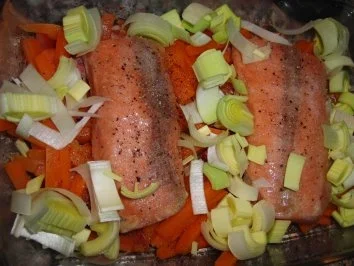 Rezept: Fisch : Lachs im feinen und frischen Gemüseauflauf Bild Nr. 2 Fisch : Lachs im feinen und frischen Gemüseauflauf - Rezept - Bild Nr. 2