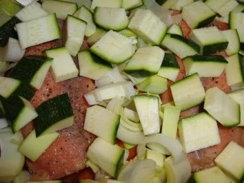 Rezept: Fisch : Lachs im feinen und frischen Gemüseauflauf Bild Nr. 3 Fisch : Lachs im feinen und frischen Gemüseauflauf - Rezept - Bild Nr. 3