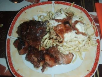 Kaninchenrollbraten mit Spätzle und Salat - Rezept - Bild Nr. 2