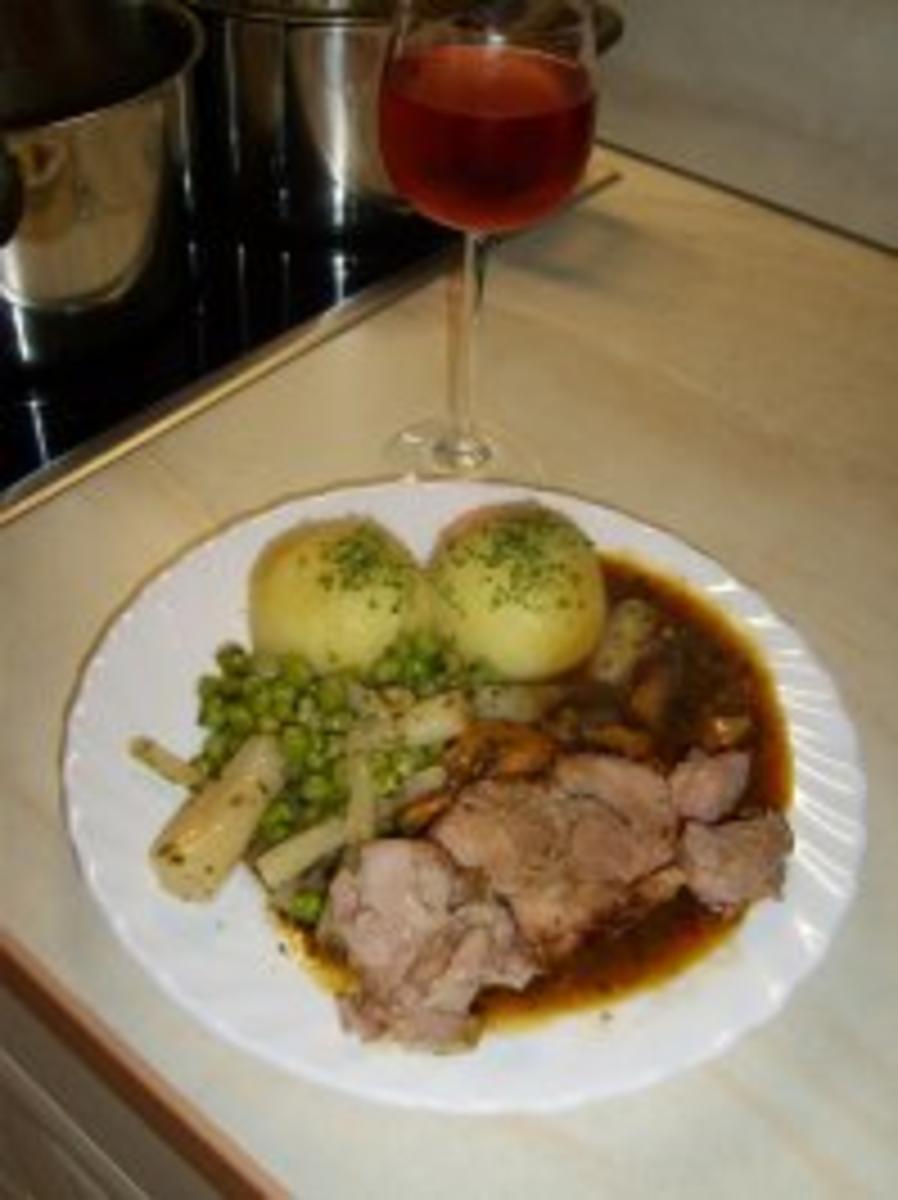 Putenrollbraten aus dem Römertopf mit Bild - Rezept - kochbar.de