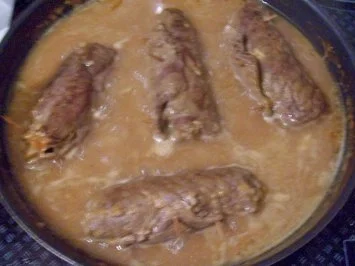 Rezept: Kochen: Rind-Rouladen mit Frischkäse-Kräuter-Füllung Bild Nr. 4 Kochen: Rind-Rouladen mit Frischkäse-Kräuter-Füllung - Rezept - Bild Nr. 4