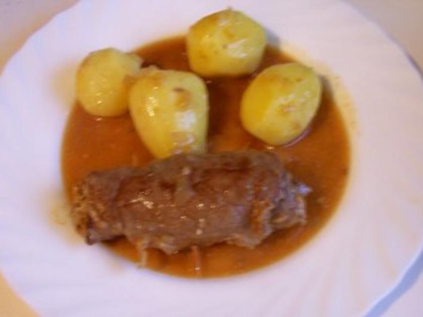 Kochen: Rind-Rouladen mit Frischkäse-Kräuter-Füllung - Rezept - kochbar.de