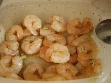 Garnelen an Frischkäse-Joghurt-Dip und Tomate - Rezept - Bild Nr. 3