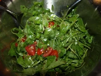 Rezept: Ruccolasalat mit Feta und Datteltomaten Bild Nr. 4 Ruccolasalat mit Feta und Datteltomaten - Rezept - Bild Nr. 4