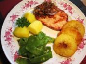 Kasseler mit gebratenen Apfelscheiben und Zwiebeln ... - Rezept