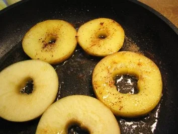 Rezept: Kasseler mit gebratenen Apfelscheiben und Zwiebeln ... Bild Nr. 3 Kasseler mit gebratenen Apfelscheiben und Zwiebeln ... - Rezept - Bild Nr. 3