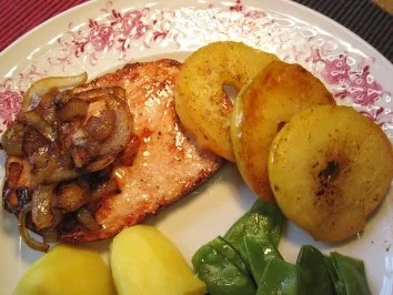 Rezept: Kasseler mit gebratenen Apfelscheiben und Zwiebeln ... Bild Nr. 7 Kasseler mit gebratenen Apfelscheiben und Zwiebeln ... - Rezept - Bild Nr. 7