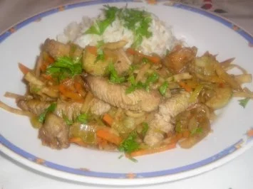 WOK - Süßsaures Wintergemüse mit Walnüssen und Putenstreifen - Rezept