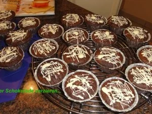 Rezept: Muffin: SCHOKO - CHILLI - KIRSCHEN Bild Nr. 10 Muffin: SCHOKO - CHILLI - KIRSCHEN - Rezept - Bild Nr. 10