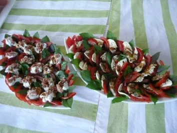 Rezept: SALAT / Tomaten & Flußkrebse /Tomaten & Ziegenfrischkäse Bild Nr. 3 SALAT / Tomaten & Flußkrebse /Tomaten & Ziegenfrischkäse - Rezept - Bild Nr. 3