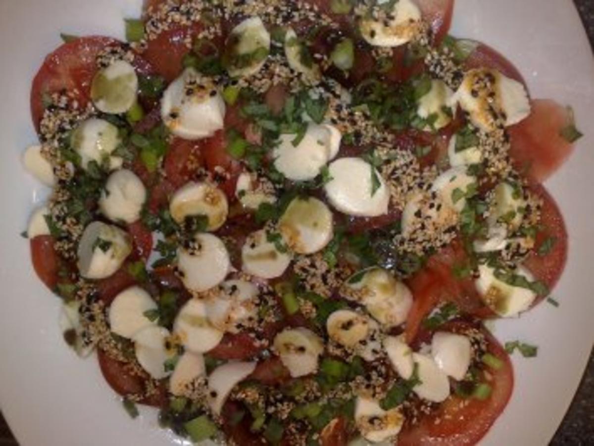 Tomaten-Mozarella-Basilikum-Sesam-Salat / Keine STERNEN vergeben bitte!! - Rezept - Bild Nr. 2