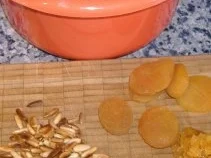 Rezept: Rinderhackbällchen mit Ziegenkäse und getrockneten Aprikosen Bild Nr. 2 Rinderhackbällchen mit Ziegenkäse und getrockneten Aprikosen - Rezept - Bild Nr. 2