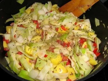 Weißkrauttopf mit Bratwurstbällchen - Rezept - Bild Nr. 3