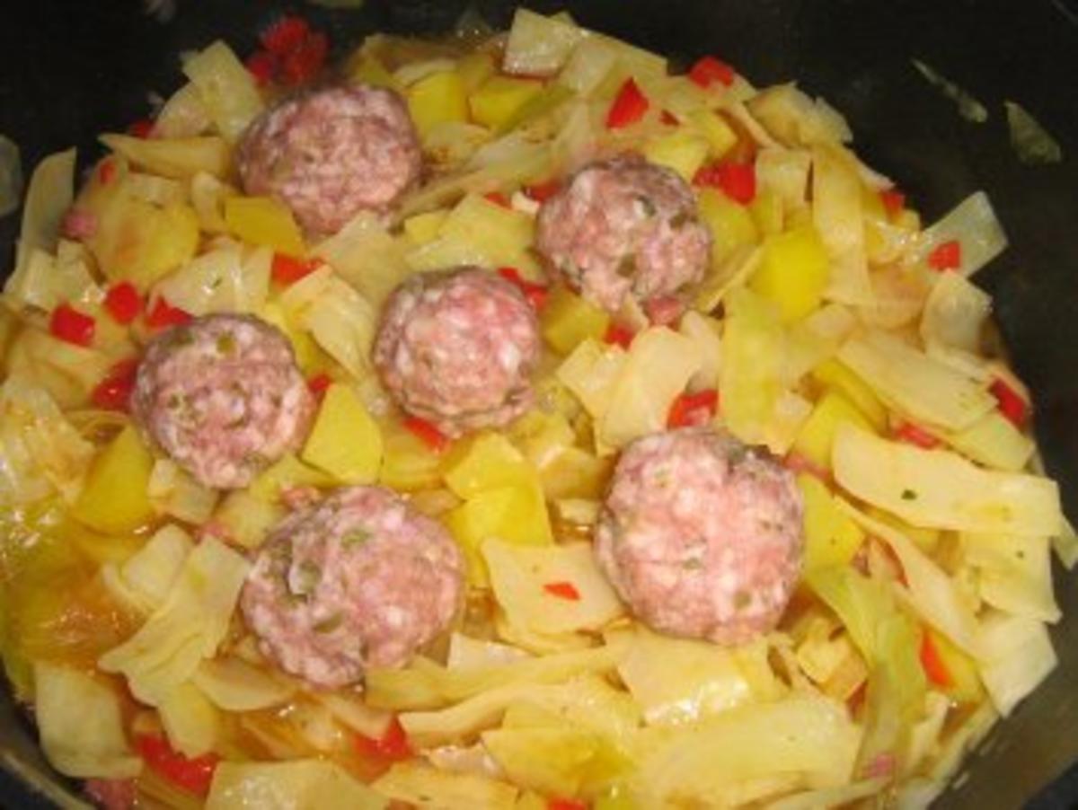 Weißkrauttopf mit Bratwurstbällchen - Rezept - Bild Nr. 5