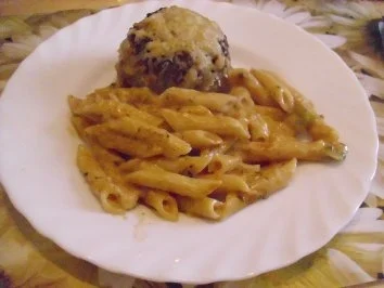 Rezept: Überbackene Käsefrikadellen mit Makkaroni Überbackene Käsefrikadellen mit Makkaroni - Rezept