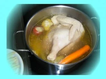 Rezept: Herzhafte Hühnersuppe Bild Nr. 2 Herzhafte Hühnersuppe - Rezept - Bild Nr. 2