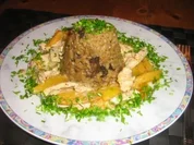 Pilzrisotto mit fruchtigen Putenstreifen im Schnittlauchring - Rezept