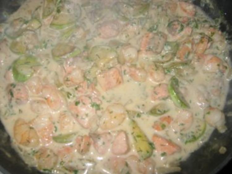 Zucchini-Lachs-Garnelen-Pfanne - Rezept - Kochbar.de