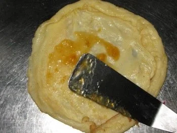 Rezept: Creperöllchen mit Vanillequark gefüllt, an warmen Mirabellen und Wallnusseis Bild Nr. 2 Creperöllchen mit Vanillequark gefüllt, an warmen Mirabellen und Wallnusseis - Rezept - Bild Nr. 2