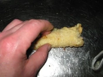 Rezept: Creperöllchen mit Vanillequark gefüllt, an warmen Mirabellen und Wallnusseis Bild Nr. 4 Creperöllchen mit Vanillequark gefüllt, an warmen Mirabellen und Wallnusseis - Rezept - Bild Nr. 4