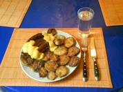 Fleisch: Bratwürstchen mit Bratkartoffeln und La Kama Sudan - Soße - Rezept