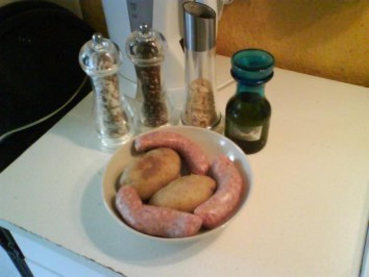 Fleisch: Bratwürstchen mit Bratkartoffeln und La Kama Sudan - Soße - Rezept - Bild Nr. 2