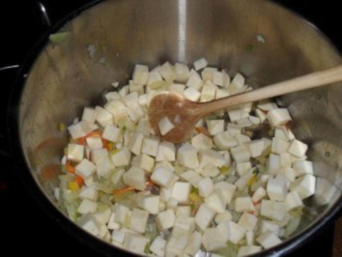 Pastinaken-Suppe mit Karottenstäbchen - Rezept - Bild Nr. 5