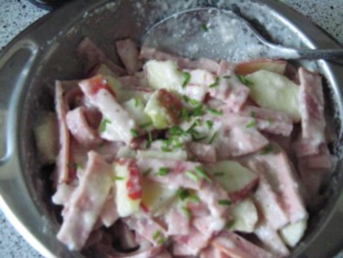 Meeretich Leberkase Salat Mit Apfel Rezept Kochbar De